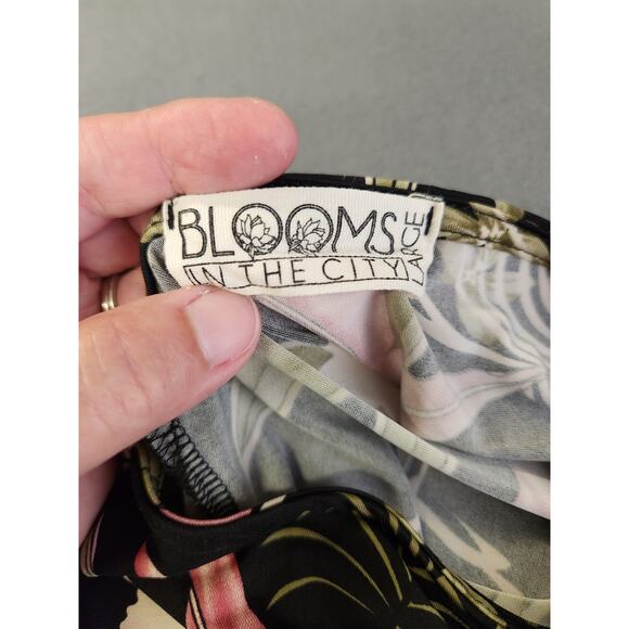 BLOOMS IN THE CITY Sleeveless Halter Maxi Dress Womens L Black Red Floral Lilies - Picture 4 of 10